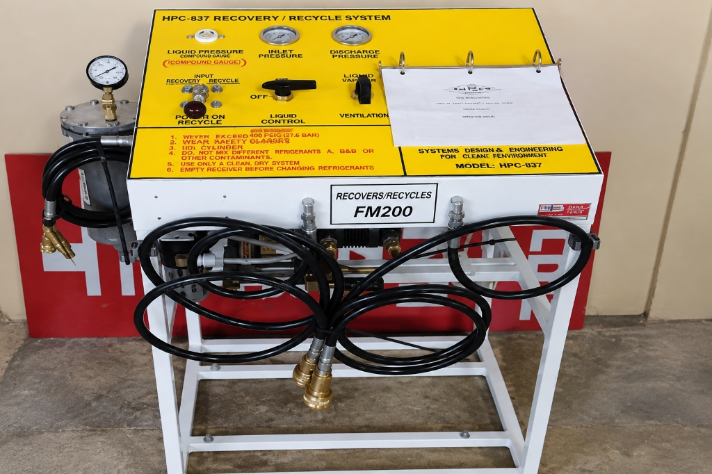 FM200 gaz dolum ve geri kazanım istasyonu kontrol paneli ve basınçlandırma hortumları