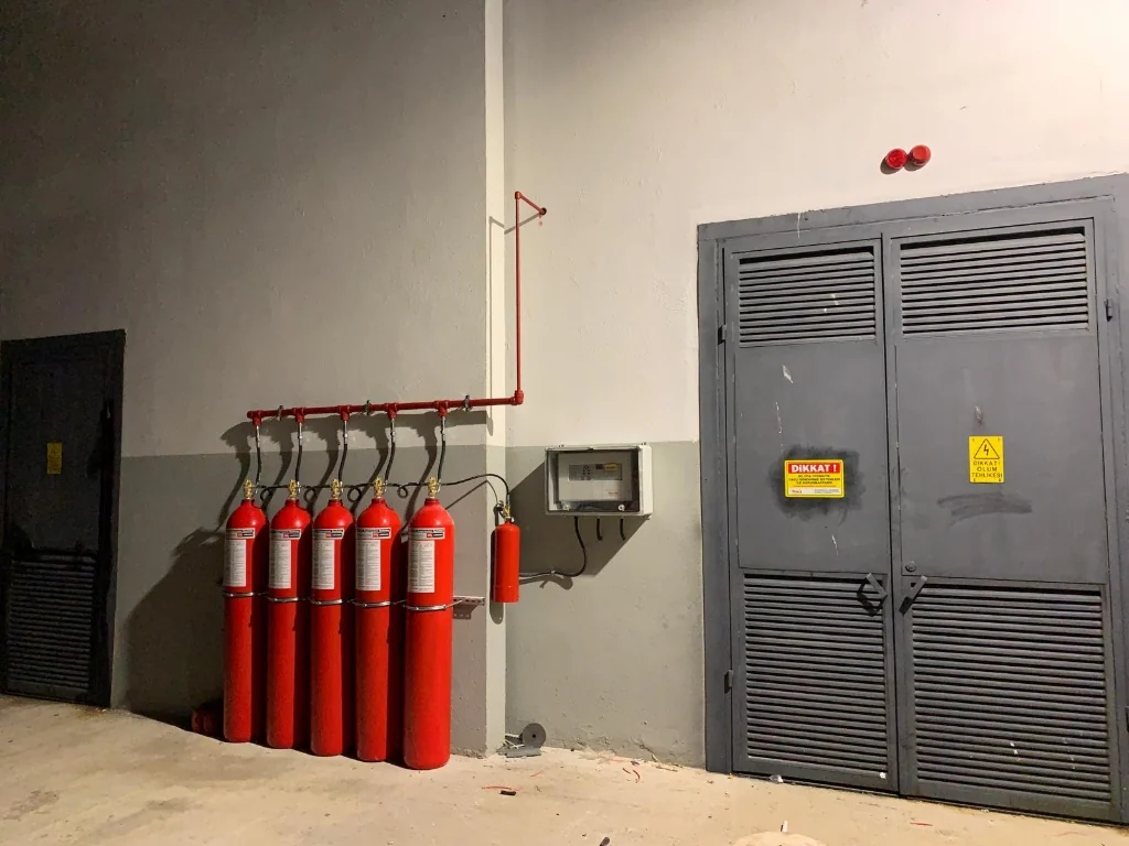 ELK Motor Tekirdağ fabrikası karbondioksitli (CO2) yangın söndürme sistemi silindir bataryası ve kontrol panosu
